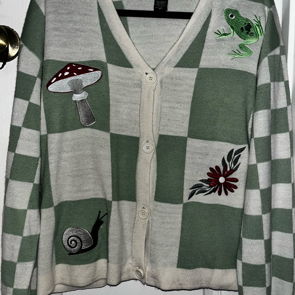 Chic Green and Cream Cardigan with Embroidered Accents